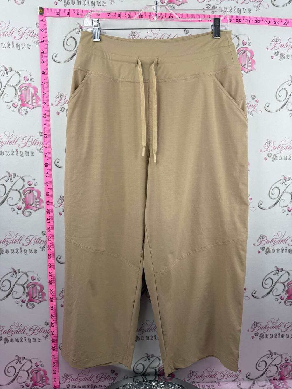 Lole capri cropped cargo style pants Beige Drawstring Wide-Leg Capris